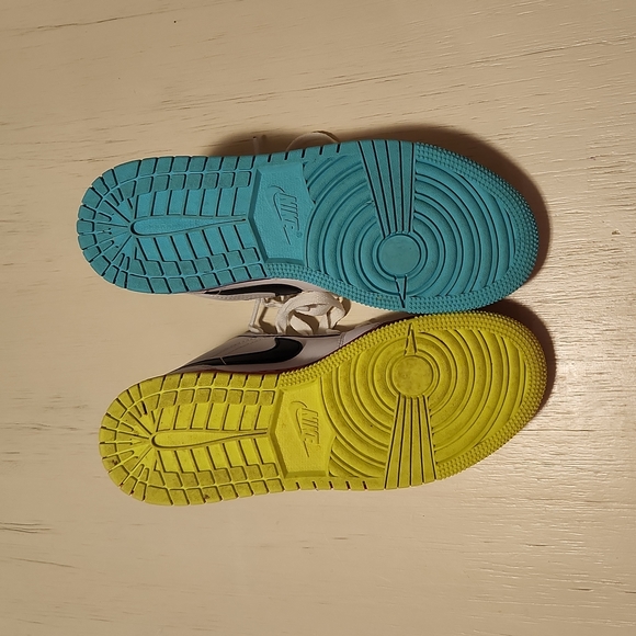 Nike Air Jordan Size 4Y - Picture 5 of 5